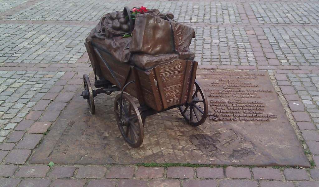Pomnik Prawo i Pięść Toruń