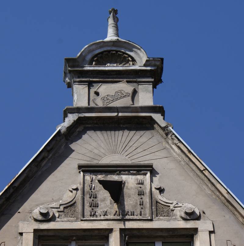 Zegar Słoneczny fasada kamienicy przy ulicy św. Katarzyny Toruń