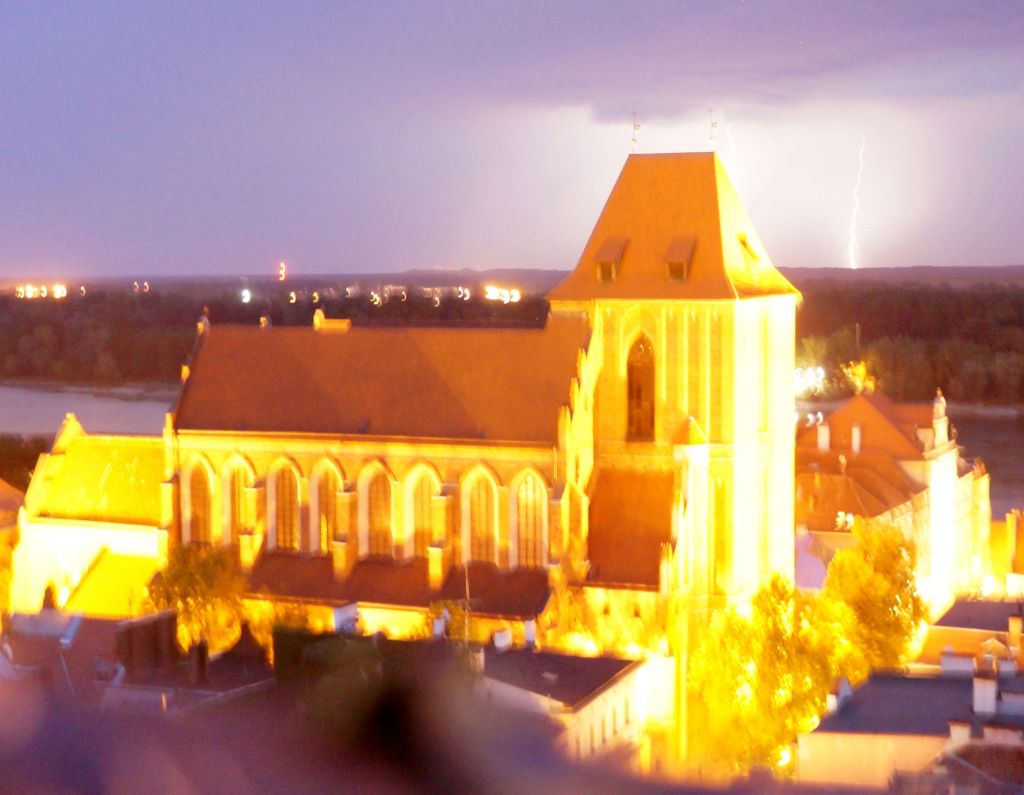 Burza nad toruńską starówką katedra Janów