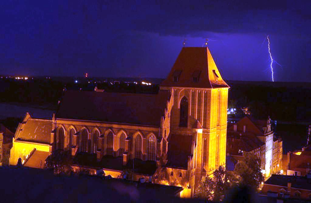 Burza nad toruńską starówką - katedra Janów